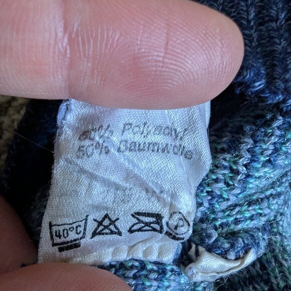 Vintage sweater with a geometric pattern, size Medium - Picture 7 of 7